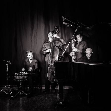 Marco piccirillo 4strings family audionario – live  a vanchiglietta jazz